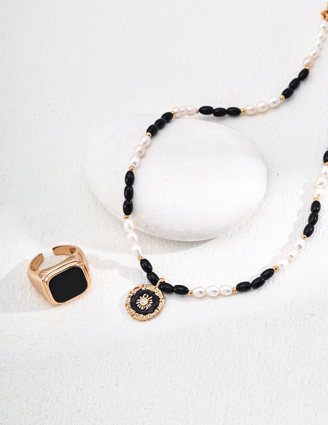 Natural Pearl Onyx Pendant Necklace