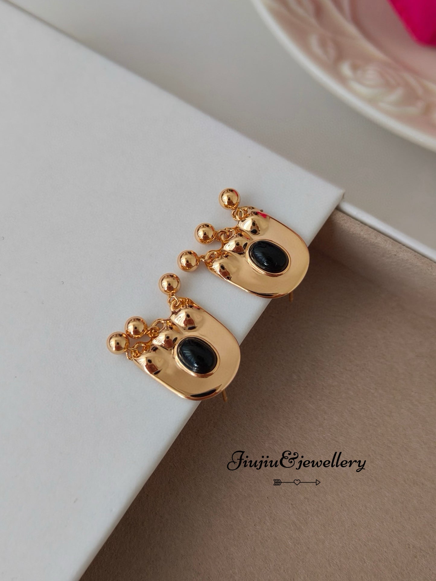 Small Wind Chime Agate Earrings
