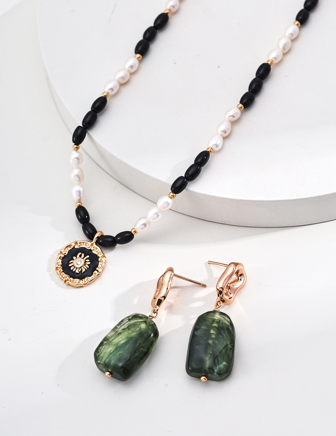 Natural Pearl Onyx Pendant Necklace