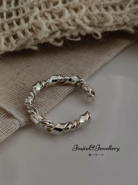 Twist Opening Ring